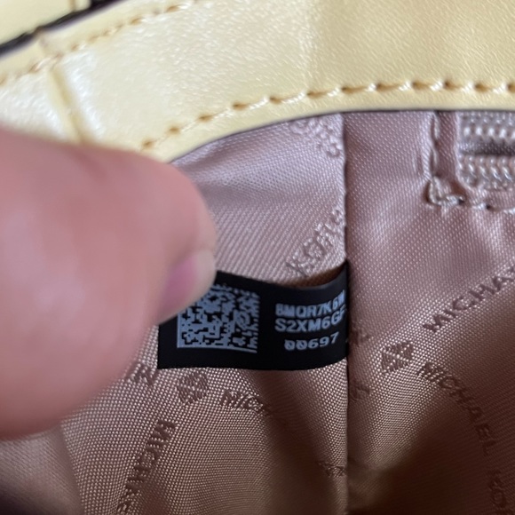 🌼Michael Kors Purse - Picture 13 of 13